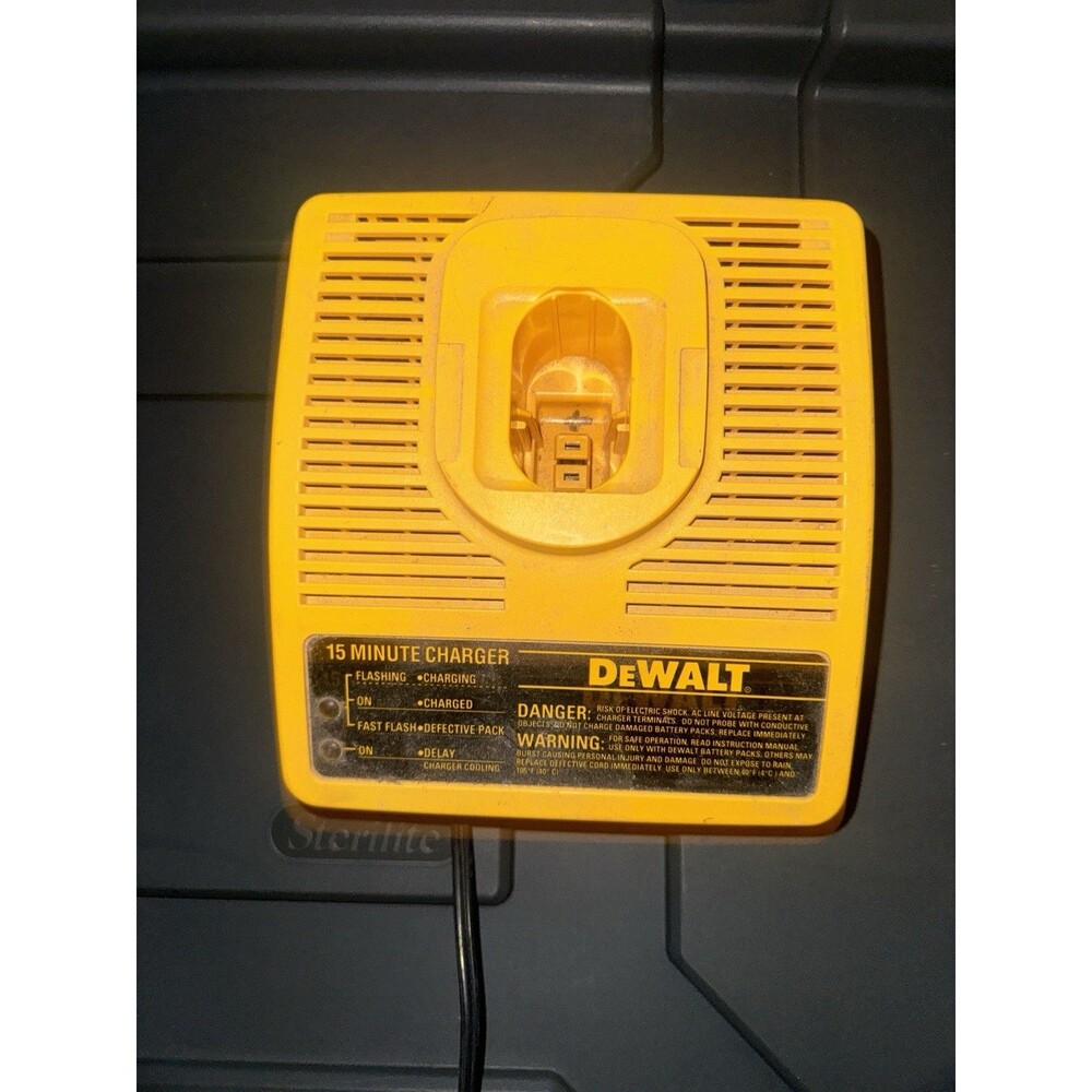 DeWalt DW9115 Heavy Duty 15 Minute Battery Charger 7.2V-14V